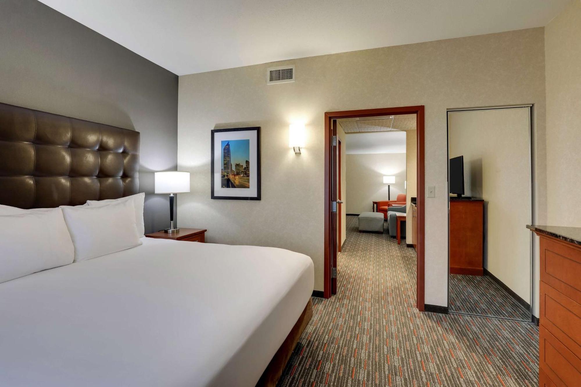 Drury Inn & Suites Charlotte Arrowood Exterior photo